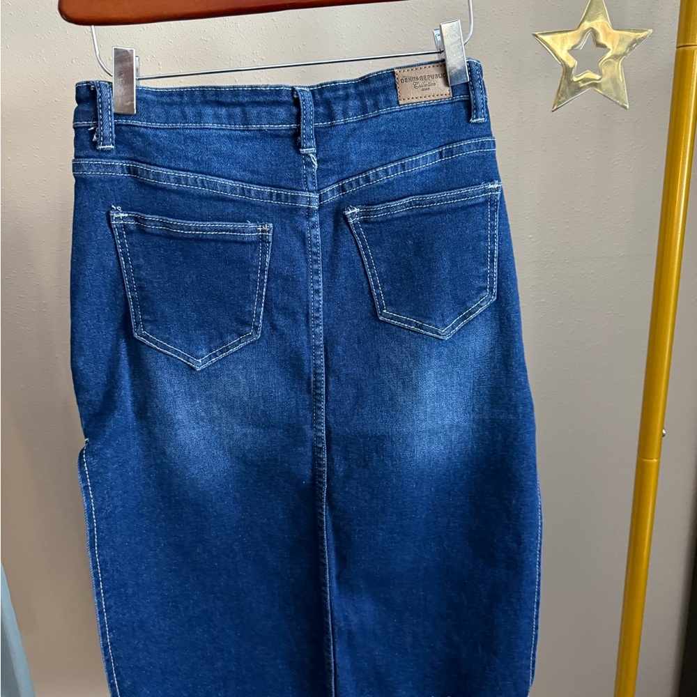 Denim Republic Dark Wash Denim Midi Skirt Cargo Pocket Y2K - Picture 2 of 5